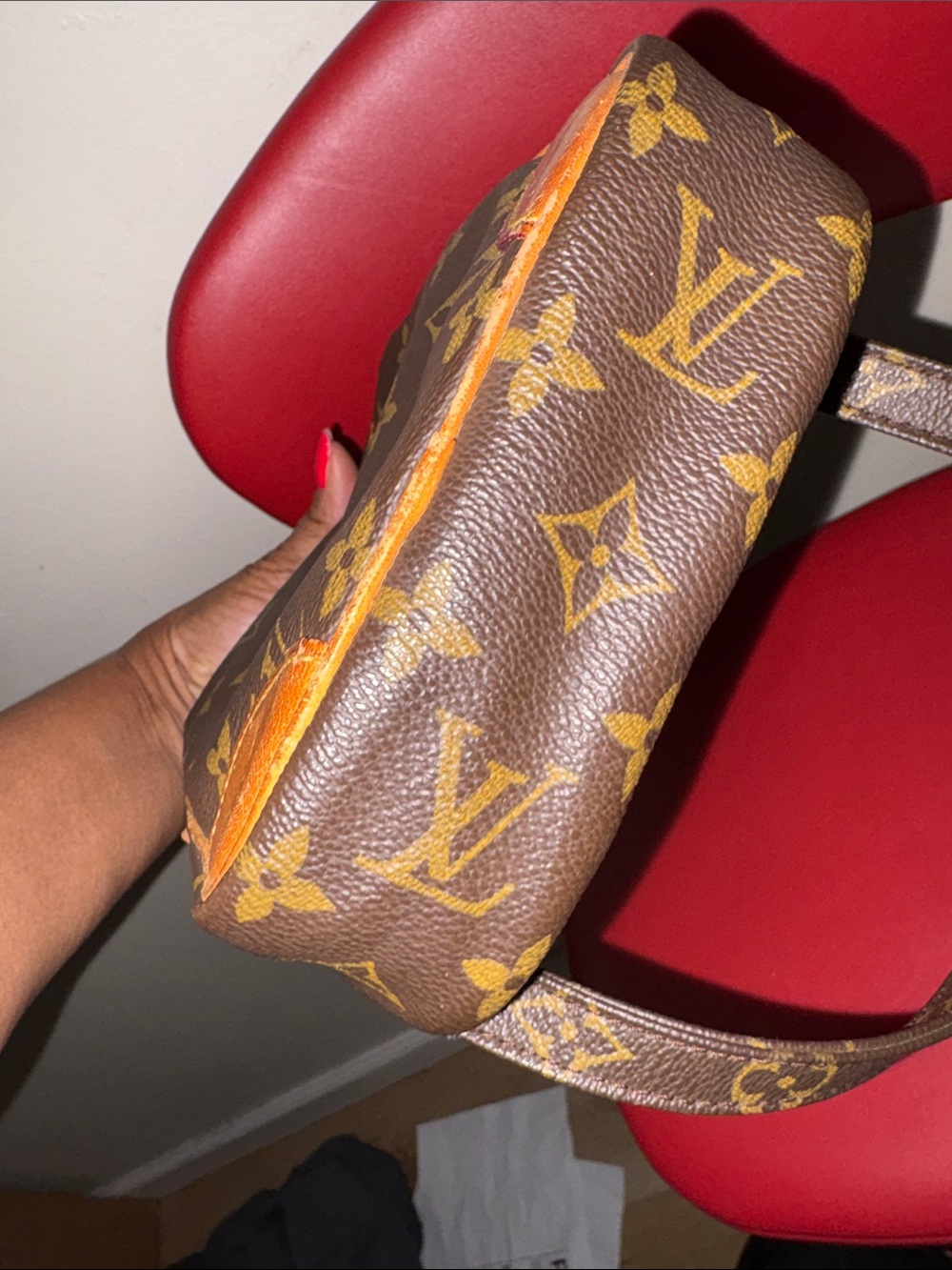 Louis Vuitton Danube Monogram Crossbody both sides have been repaired - Picture 9 of 13